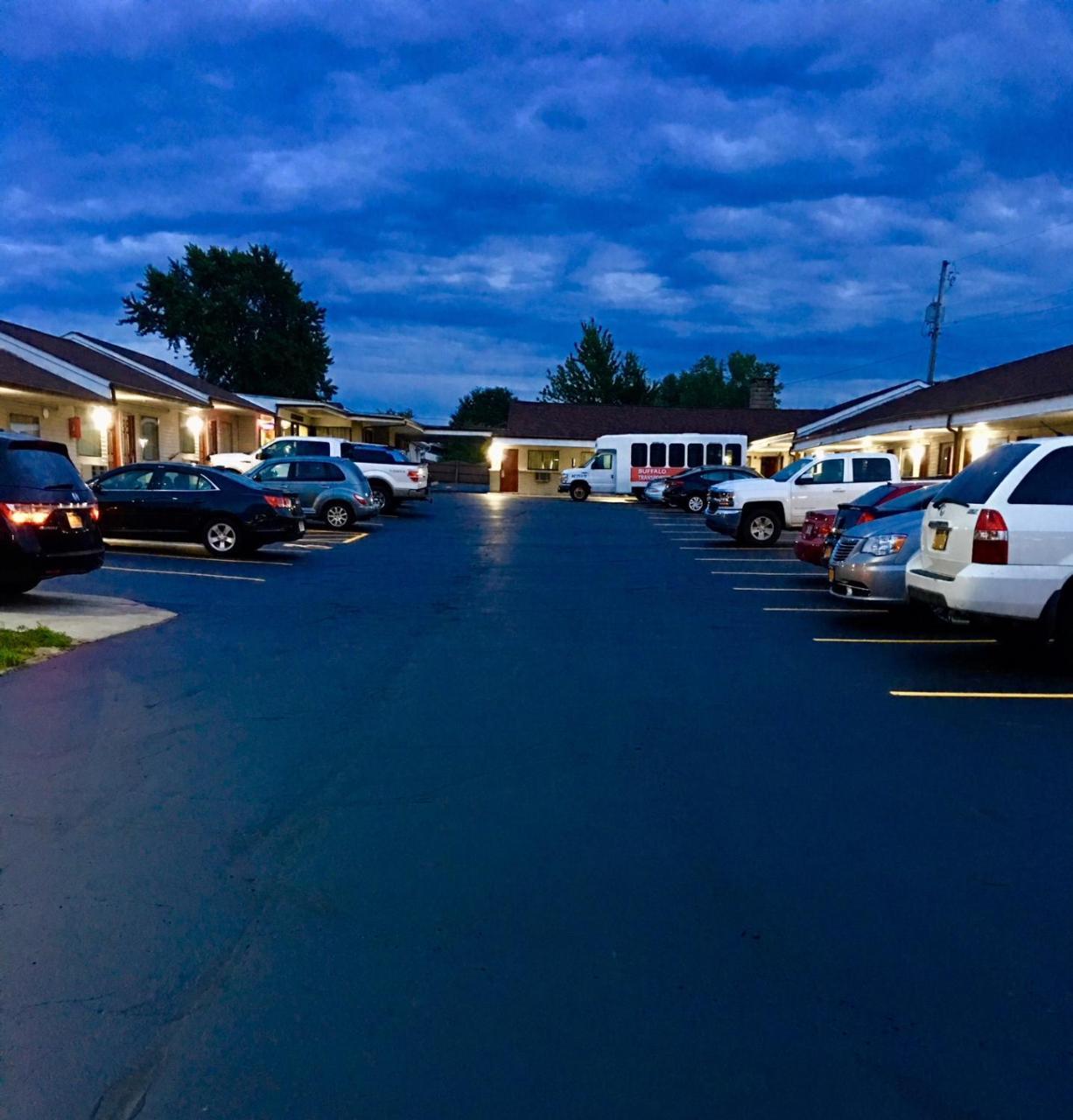 Budget Inn Williamsville Exterior photo